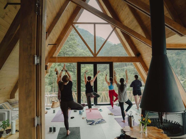 where to do yoga teacher training and what to look for in a yoga teacher training