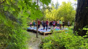 outdoor yoga class during oregon yoga retreat